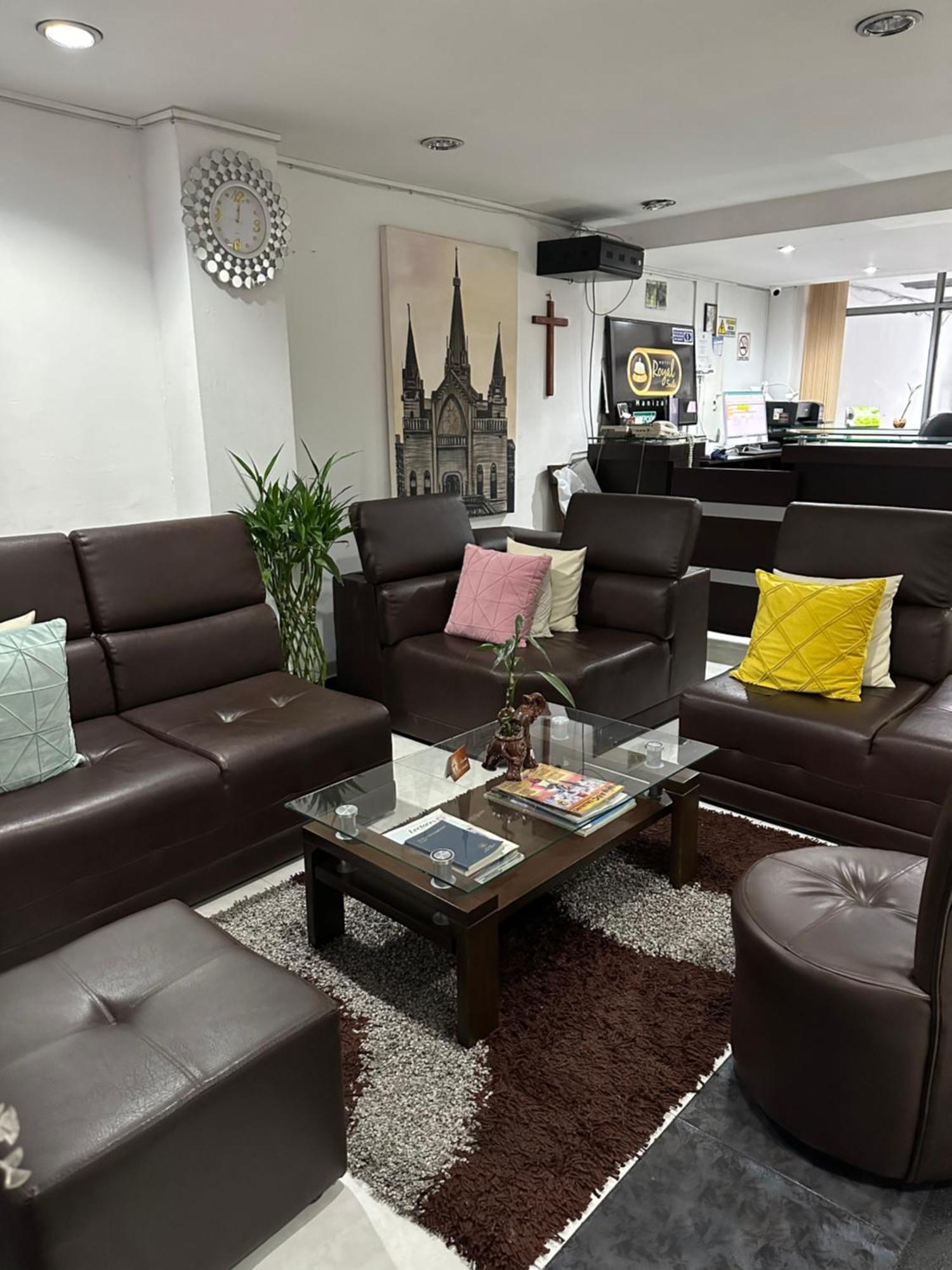 מניזאלס Hotel Royal Suite מראה חיצוני תמונה