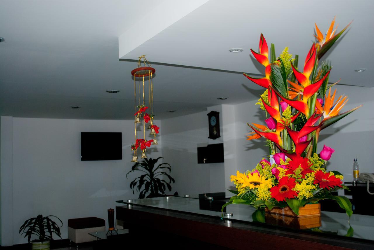 מניזאלס Hotel Royal Suite מראה חיצוני תמונה