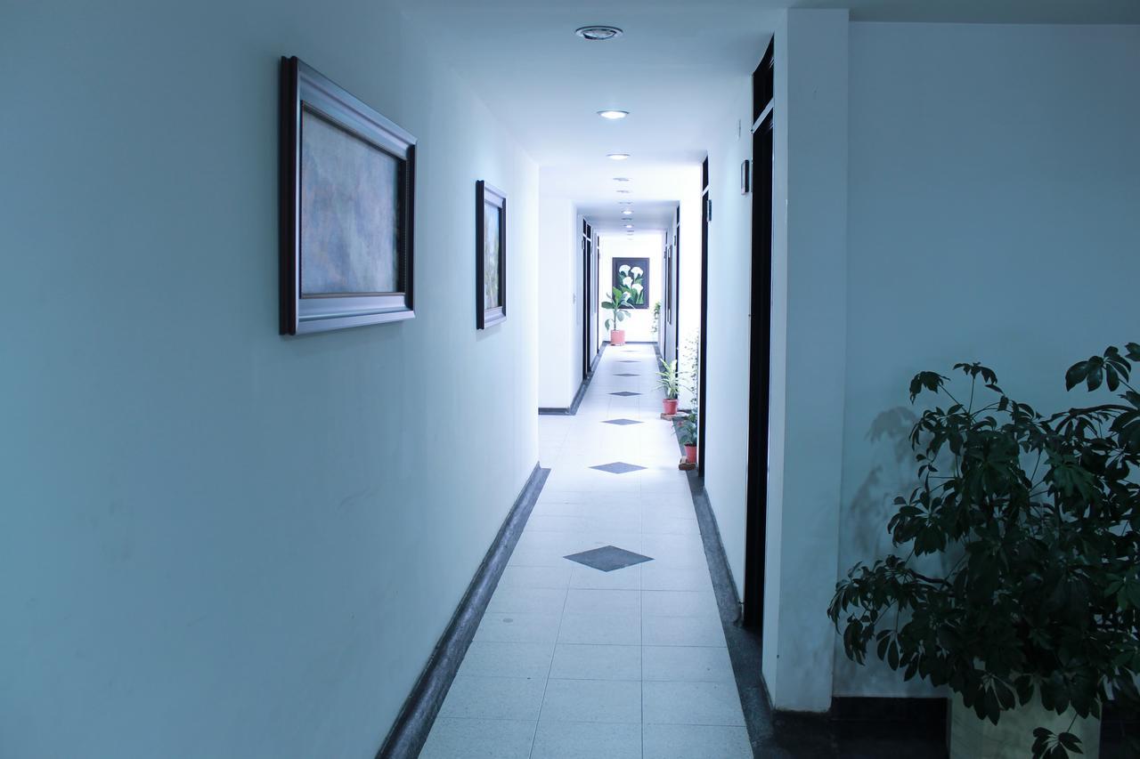 מניזאלס Hotel Royal Suite מראה חיצוני תמונה