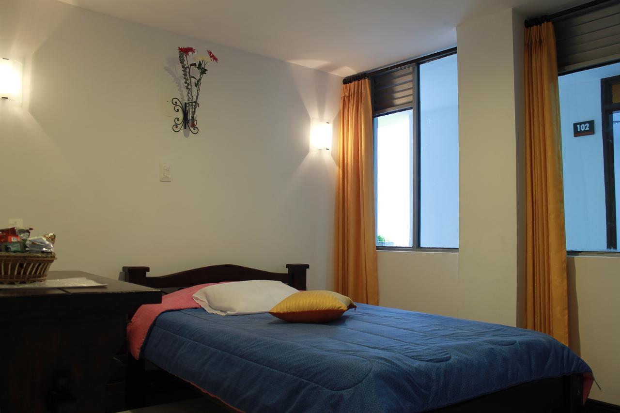 מניזאלס Hotel Royal Suite מראה חיצוני תמונה