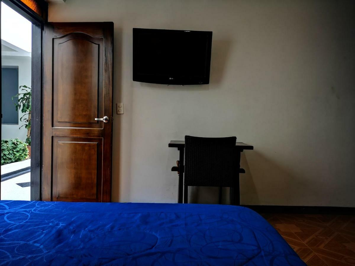 מניזאלס Hotel Royal Suite מראה חיצוני תמונה