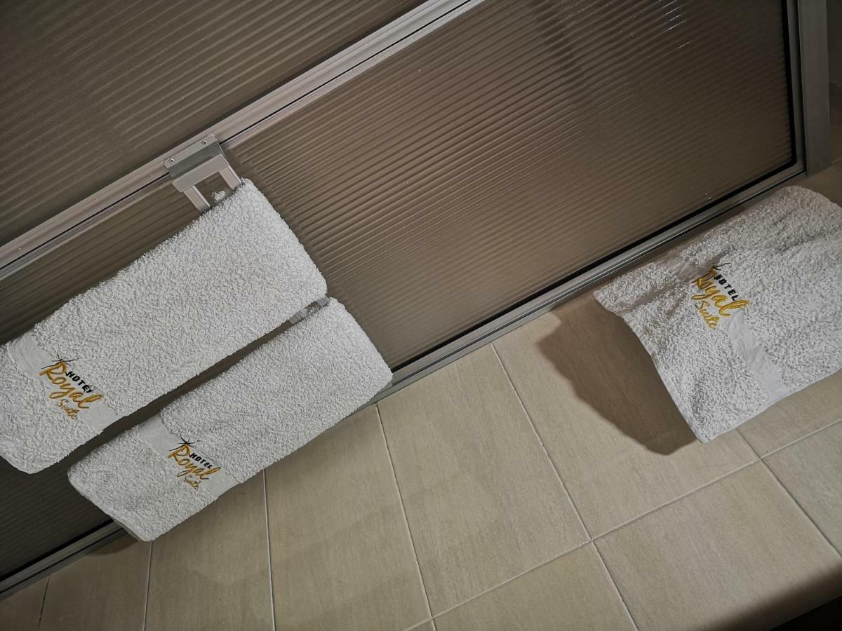 מניזאלס Hotel Royal Suite מראה חיצוני תמונה